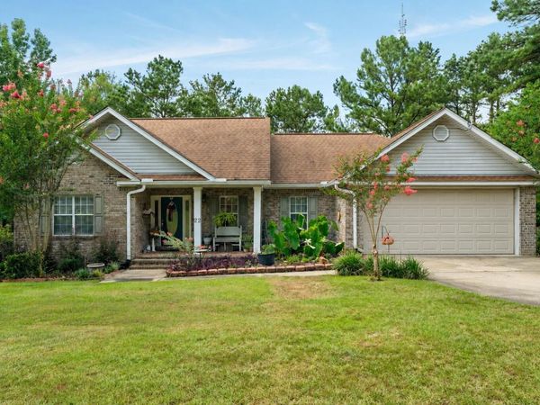 22 Robert E Lee, Hattiesburg, MS 39401