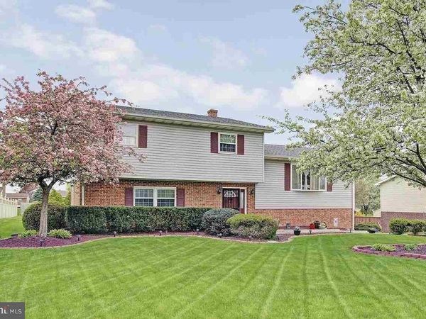 2754 DANIELLE DRIVE, YORK, PA 17315