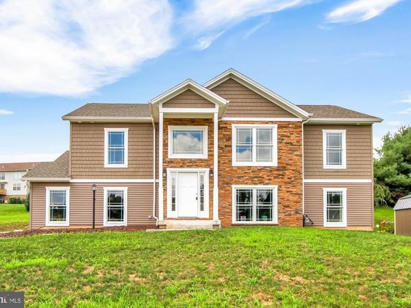227 SUNSET CIRCLE, RED LION, PA 17356