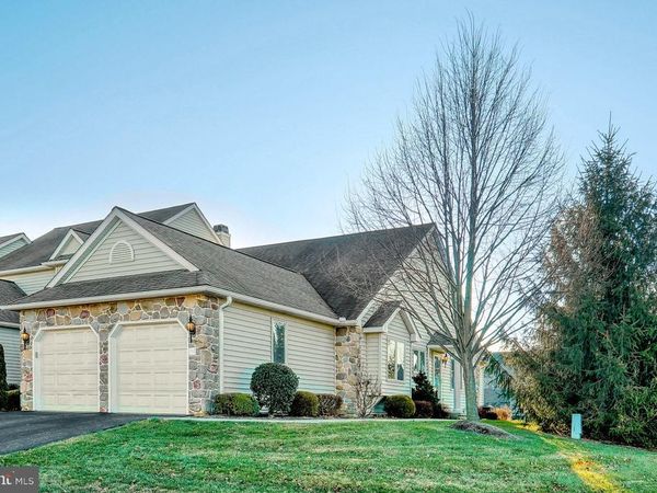 132 FOUNTAIN DRIVE, YORK, PA 17402
