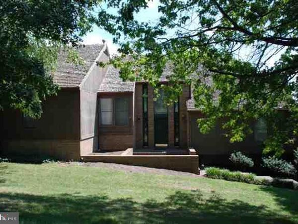 141 FAIRFAX DRIVE, YORK TWP, PA 17403
