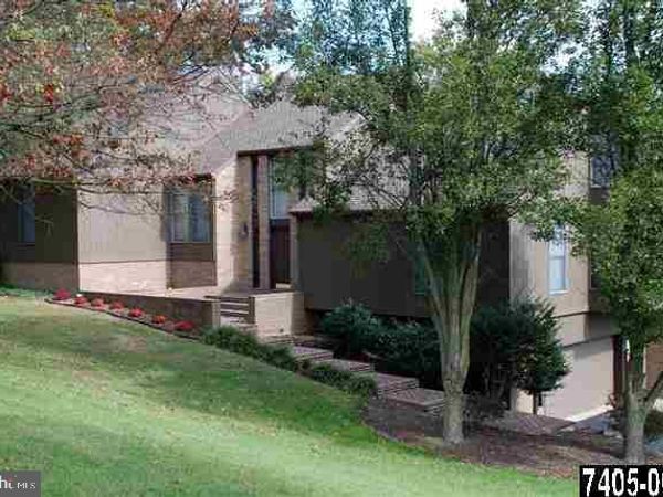 141 FAIRFAX DRIVE, YORK TWP, PA 17403