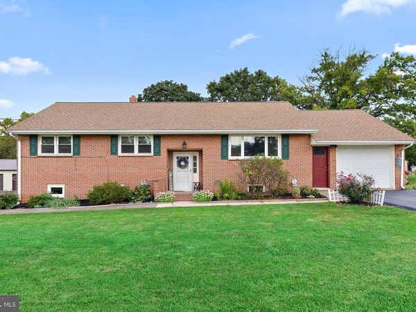 2427 SUNSET LANE, YORK, PA 17408