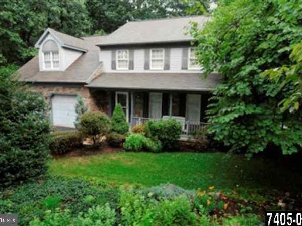 145 W CRESTLYN DRIVE, YORK TWP, PA 17402
