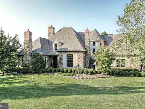 2872 DEER CHASE LANE, YORK TWP, PA 17403