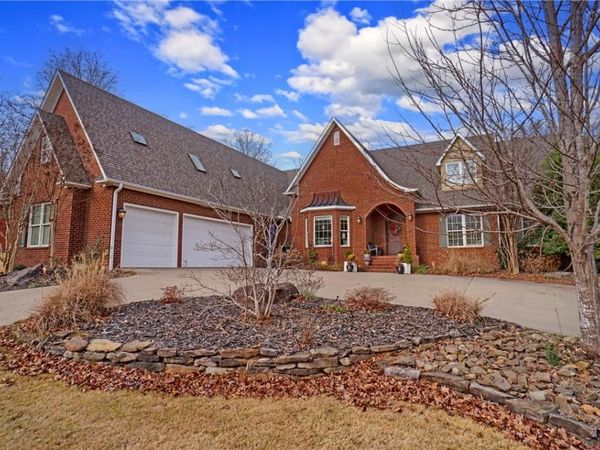 1521 Skyline Vista Court , Russellville, AR 72802