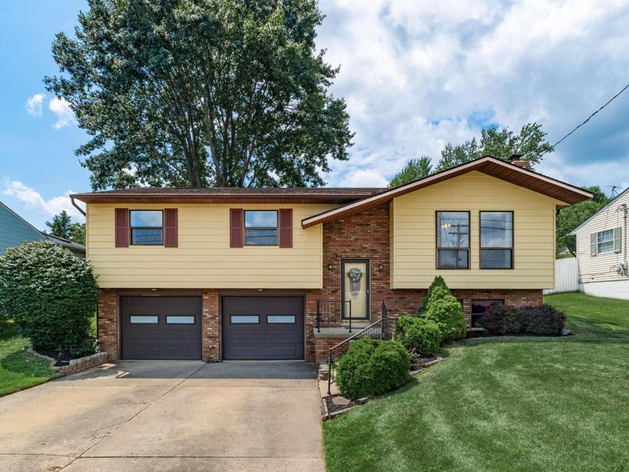 137 Whittier Drive S, Lancaster, OH 43130 Photo 1