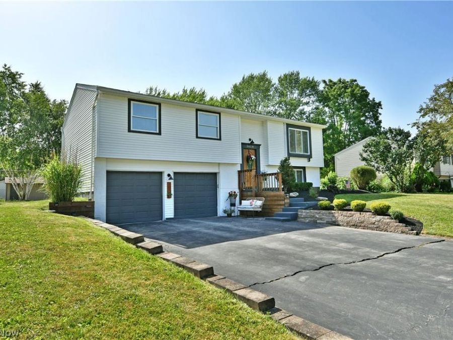 2618 Elizabeth Drive SW, Warren, OH 44481 Photo 1
