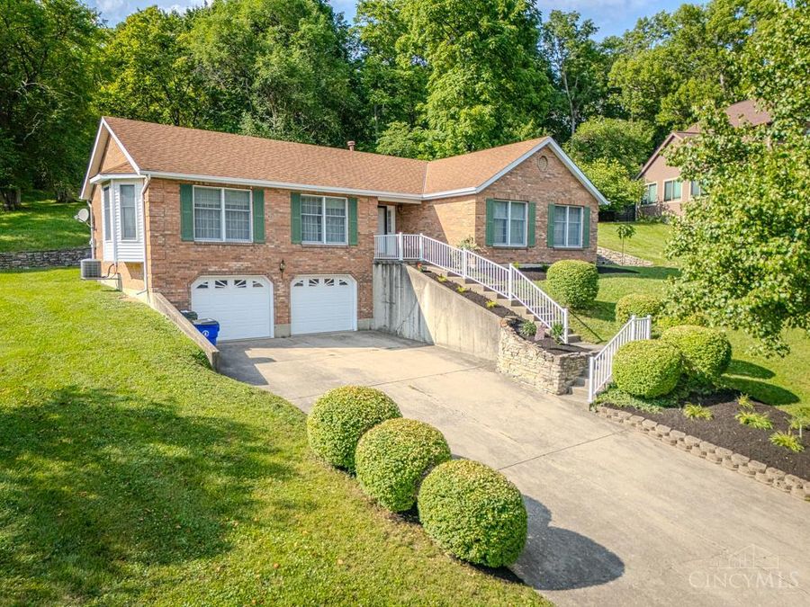 560 Leo Drive, Hamilton, OH 45013 Photo 1