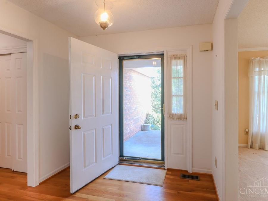 560 Leo Drive, Hamilton, OH 45013 Photo 12