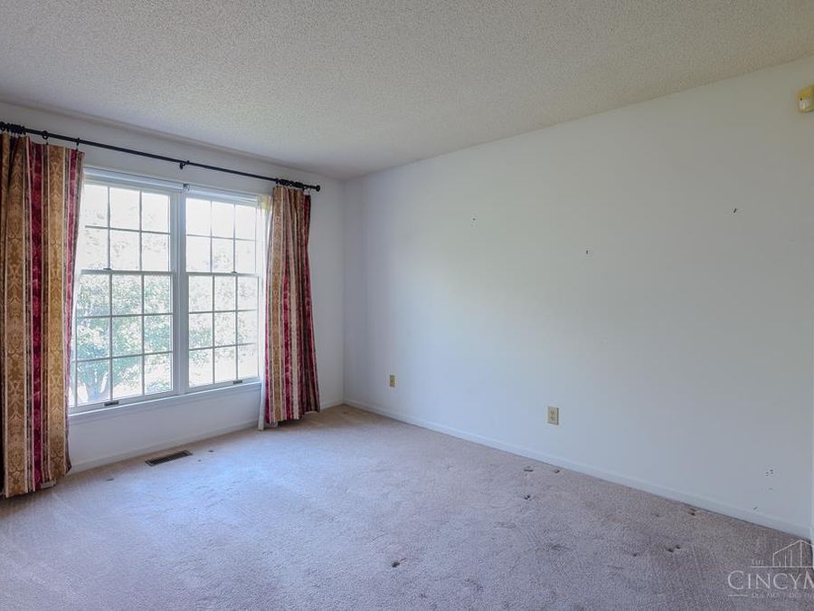 560 Leo Drive, Hamilton, OH 45013 Photo 16