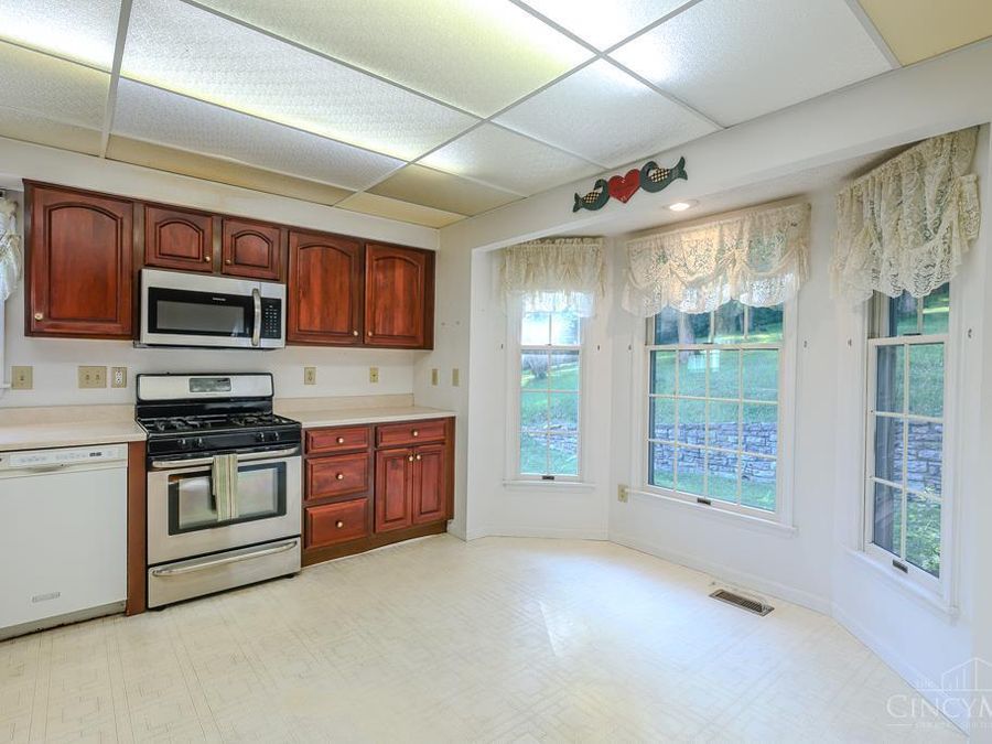 560 Leo Drive, Hamilton, OH 45013 Photo 8