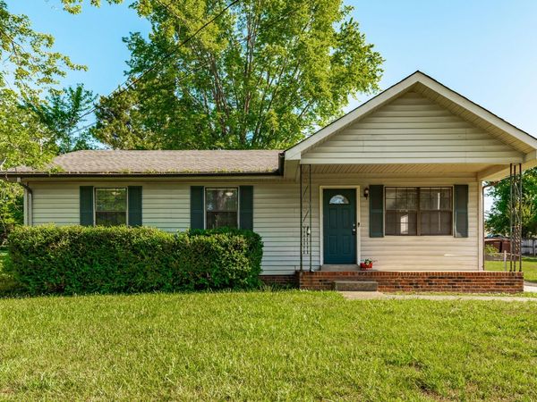 215 Al Oerter Dr , Clarksville, TN 37042