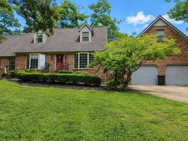 2307 Hamlin Dr , Paris, TN 38242