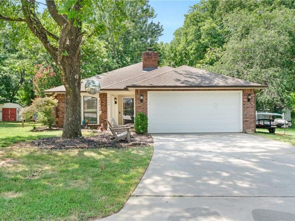 3069 N John Wayne Drive , Fayetteville, AR 72703