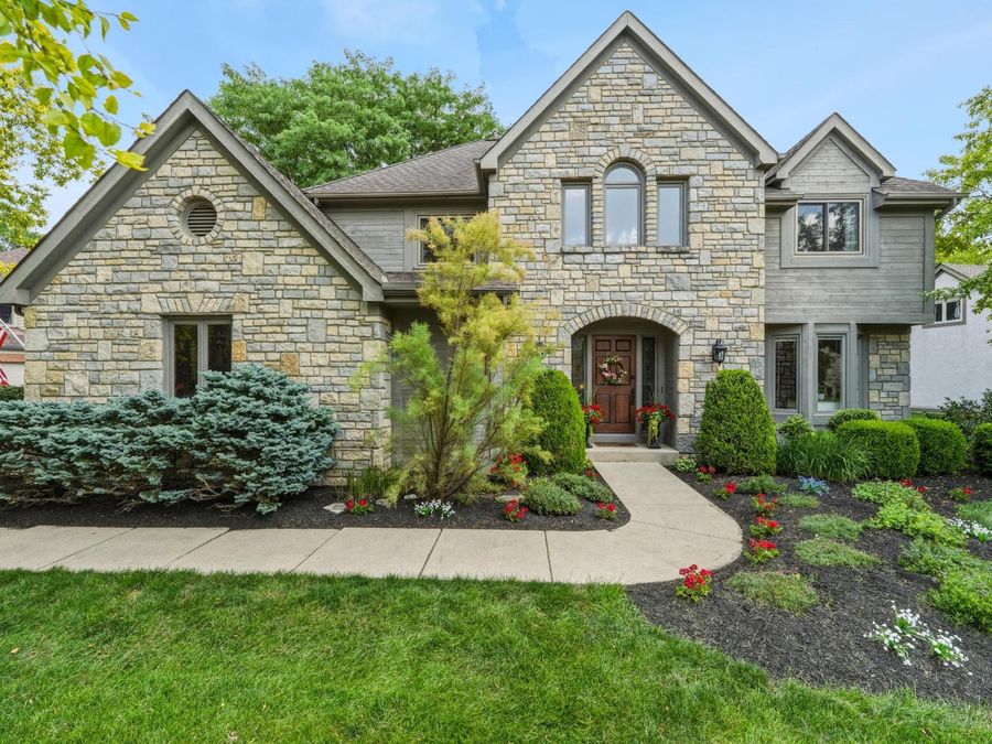 6235 Inverurie Drive W, Dublin, OH 43017 Photo 1