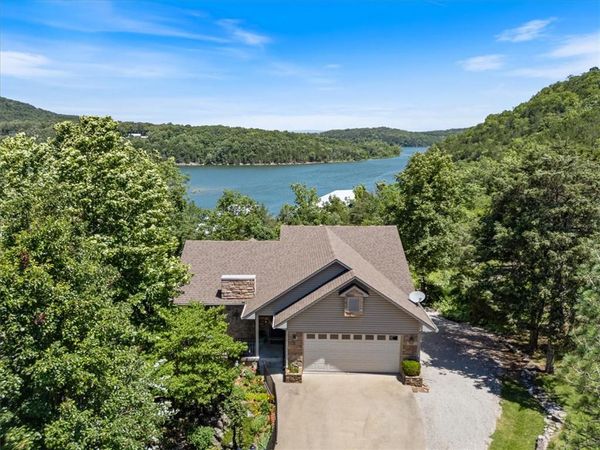 7 Larkspur Lane , Holiday Island, AR 72631