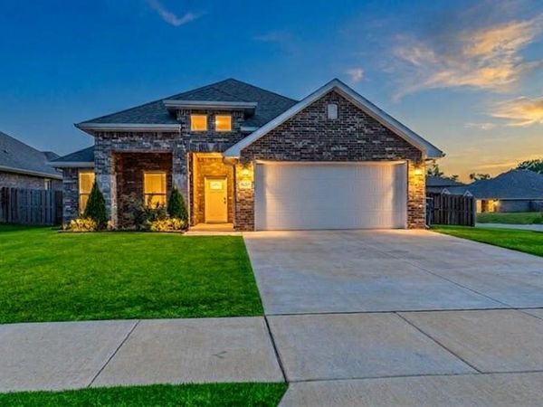 1070 Pink Lady Place , Bentonville, AR 72712