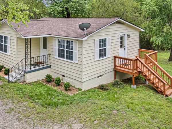 805 Ray Road , Clarksville, AR 72830