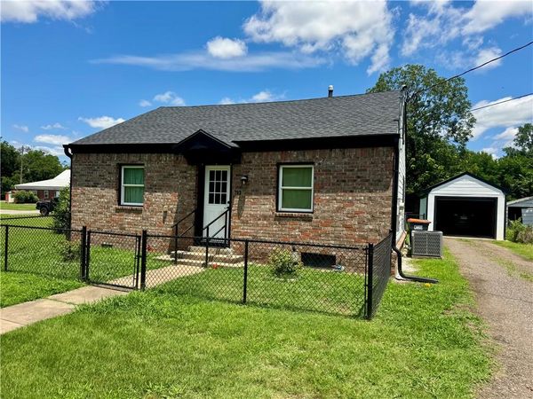 703 E 6th Street , Russellville, AR 72801