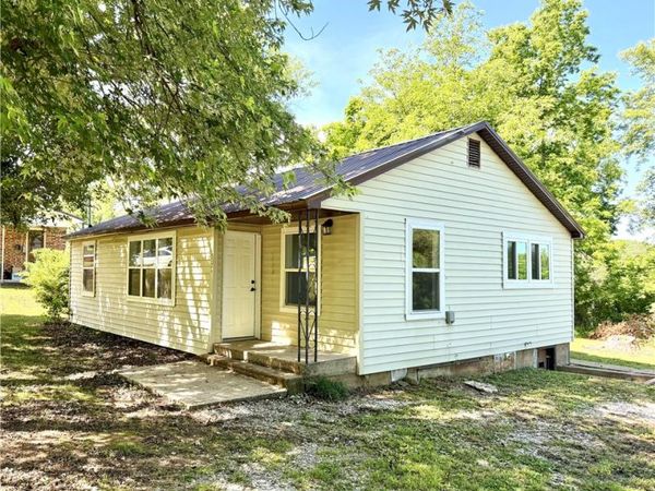 306 S Parrott Drive , Huntsville, AR 72740