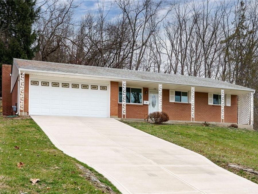 226 Belair Circle, Bellbrook, OH 45305 Photo 1