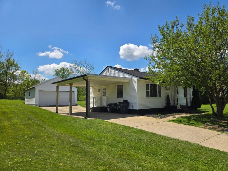 1105 Coonpath Road NW, Lancaster, OH 43130 Photo 1
