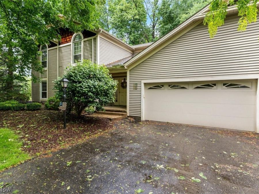 1338 Fox Run Drive , Youngstown, OH 44512 Photo 1