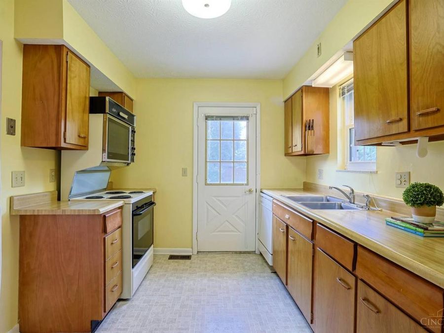8285 Taffy Drive, West Chester, OH 45069 Photo 13