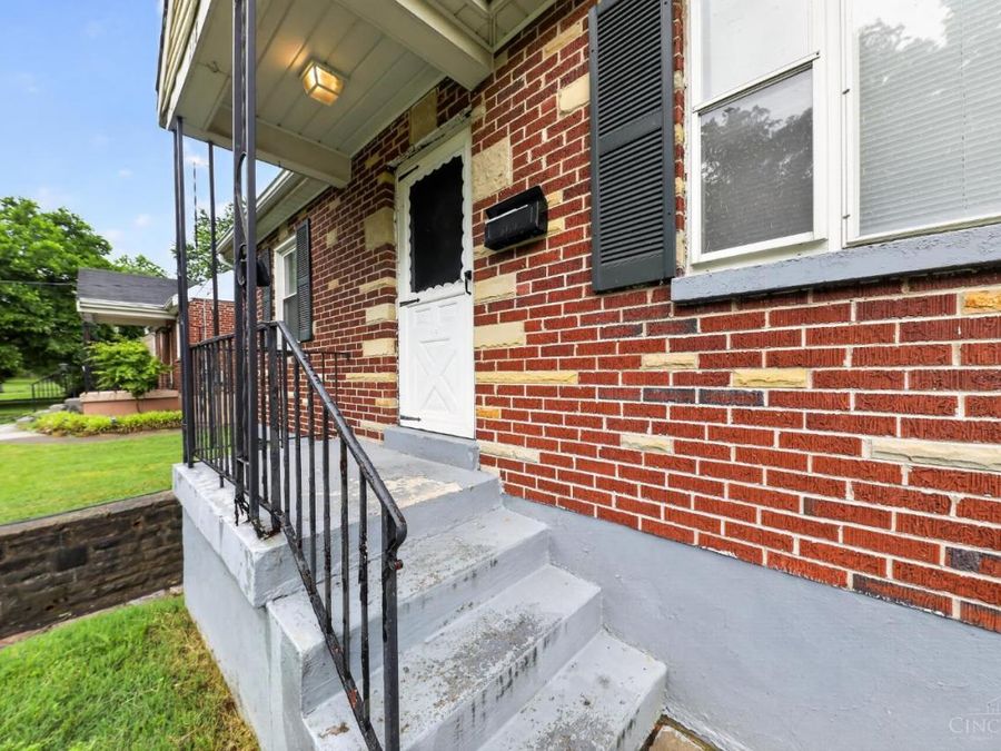 218 Ridgeway Road, Cincinnati, OH 45216 Photo 2