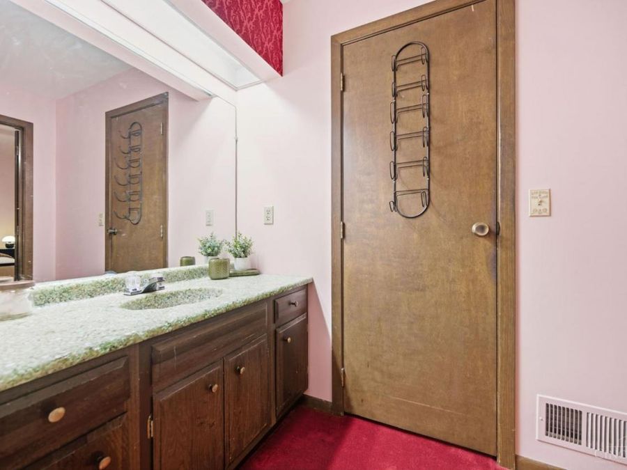 2056 Persimmon Court, Springfield Township, OH 45231 Photo 39