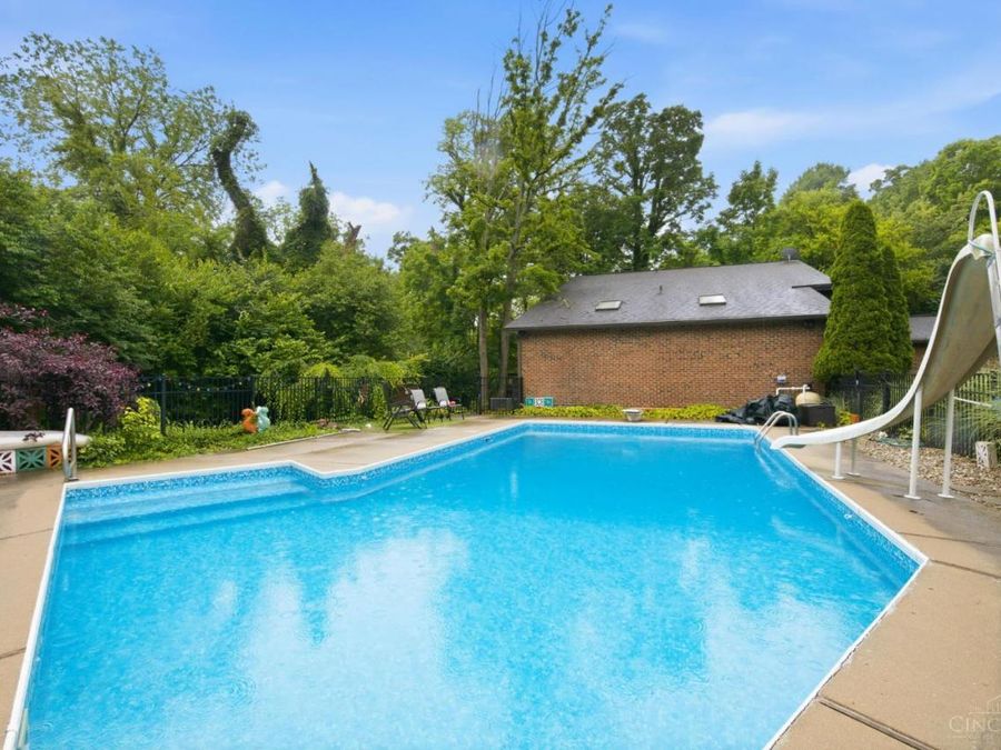 2056 Persimmon Court, Springfield Township, OH 45231 Photo 4