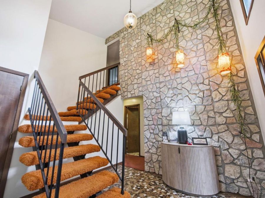 2056 Persimmon Court, Springfield Township, OH 45231 Photo 8