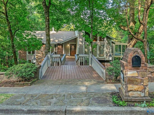7716 Oakridge Drive SE, Huntsville, AL 35802