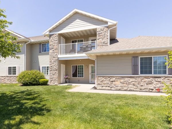 240 E Franklin Street, Unit 204, Eldridge, IA 52748