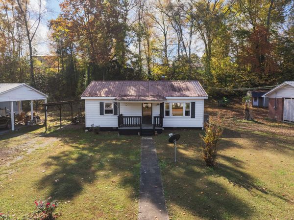 122 Shelton St , Linden, TN 37096