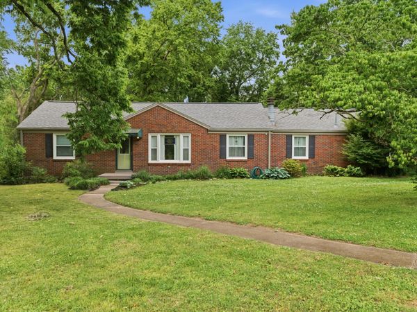 401 Fieldcrest Dr , Nashville, TN 37211