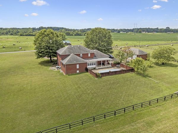 33 Bishop Rd , Lawrenceburg, TN 38464