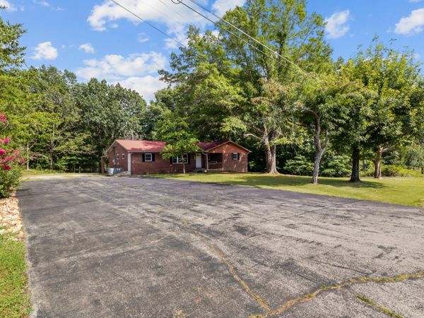 483 Powers Blvd , Waverly, TN 37185