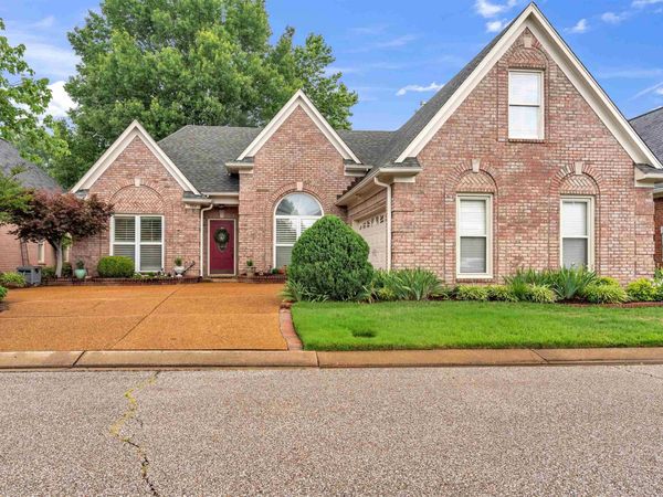 924 N WARWICK OAKS DR, Collierville, TN 38017