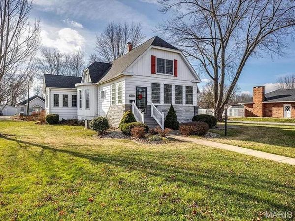 1030 W 6th Street , Staunton, IL 62088