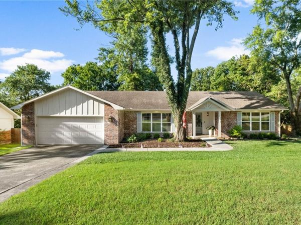 1319 E Sunny Hill Drive , Fayetteville, AR 72703