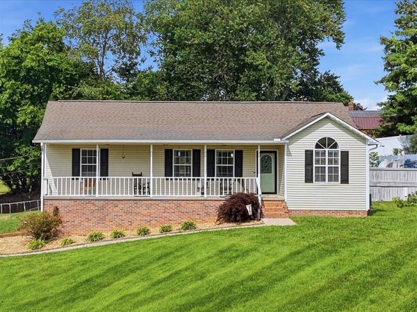 1932 Deer Ridge Drive, Morristown, TN 37814