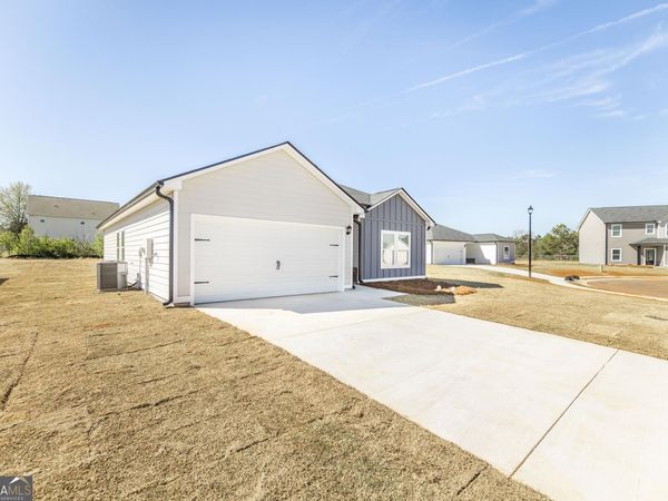 302 Georgian Walk, Byron, GA 31008