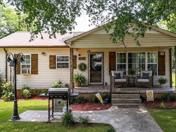 103 Defoor Loop, Calhoun, GA 30701