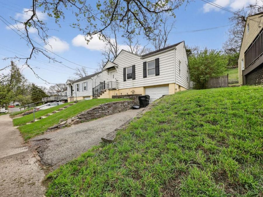 1778 Ashbrook Drive, Cincinnati, OH 45238 Photo 2
