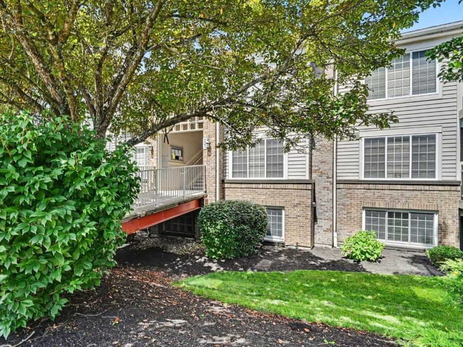 9901 Regatta Drive, Unit 105, Colerain Township, OH 45252 Photo 2
