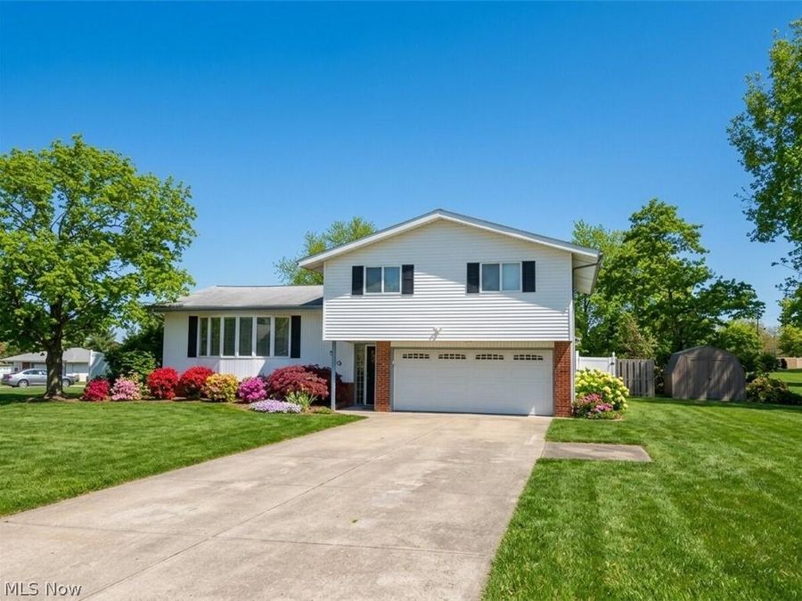 7610 Royal Ridge Drive , Parma, OH 44129 Photo 1