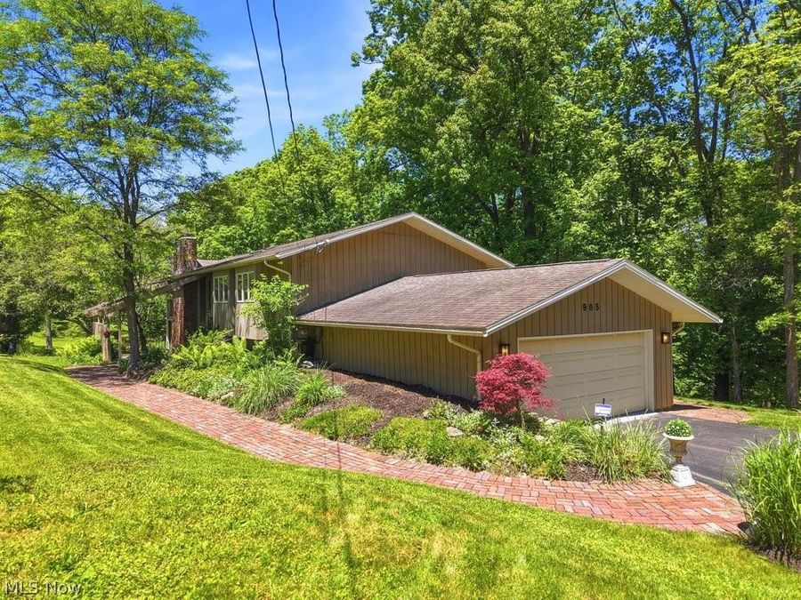 905 Heritage Lane , Bath, OH 44333 Photo 1