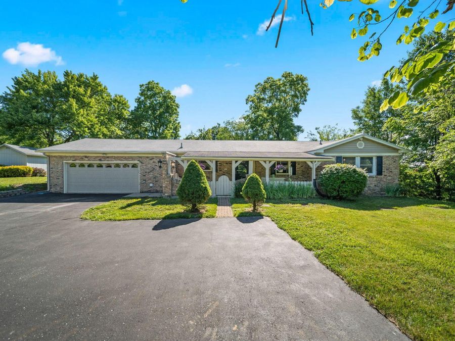 800 White Oak Drive, Springfield, OH 45504 Photo 1